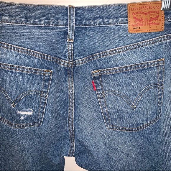 Levi's Blue Cropped Jeans with Red Floral Embroidery - Picture 12 of 12